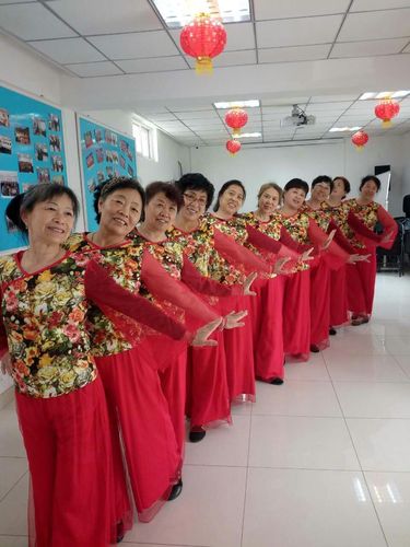 姐妹们,大家好我把嘉南艺术队从2015年成立以来的美照