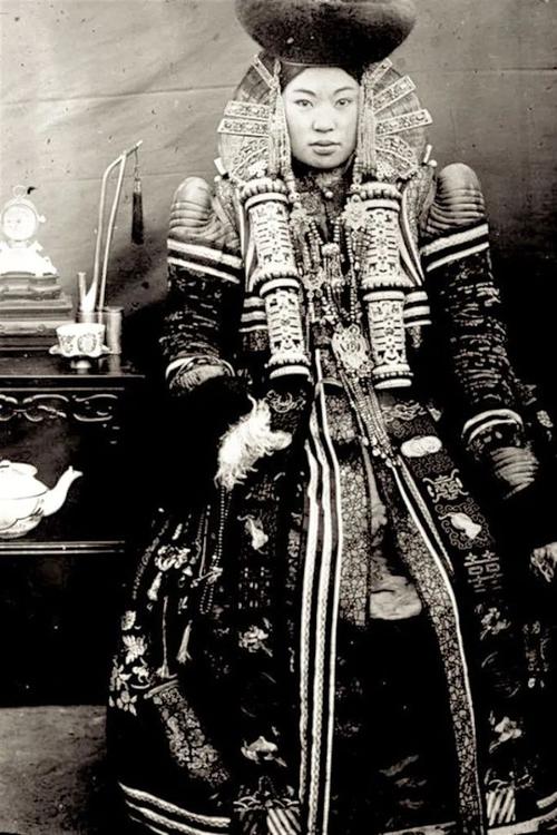 1900年 蒙古喀尔喀女性老照片|民族|蒙古族|汉文化