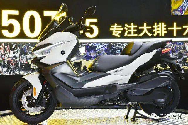 重庆摩博会回归丨隆鑫350t大踏板亮相 浓浓的"宝马血统"|发动机|新车