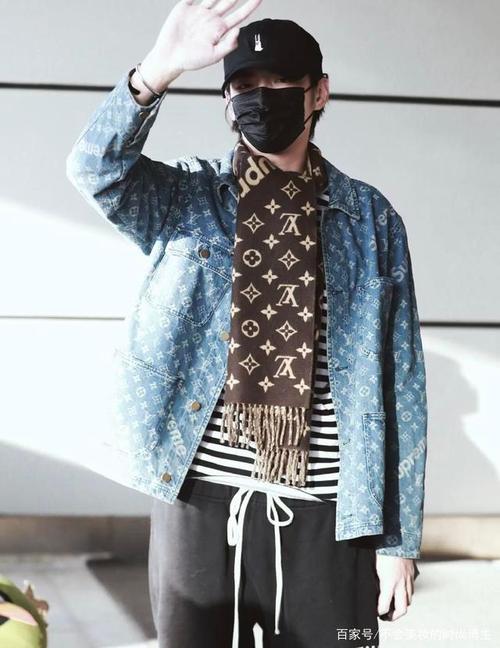 lv代言人吴亦凡,身穿lv经典老花牛仔衣,就这衣服普通