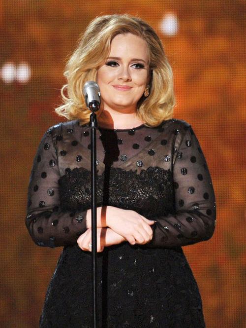 阿黛尔官网宣布怀孕期待我的第一个孩子