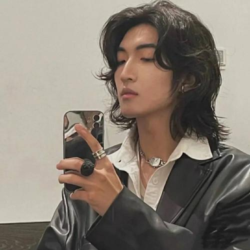 男生长头发有哪些好看的发型试试这几种清爽又帅气