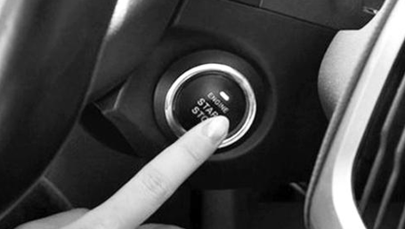 展开全部 奥迪a4启动和熄火的方法操作: 1,无钥匙启动,将遥控钥匙戴