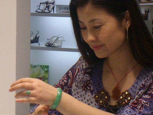 [转载]中国教育台《教育人生》主持人张冬梅来我直营店参观