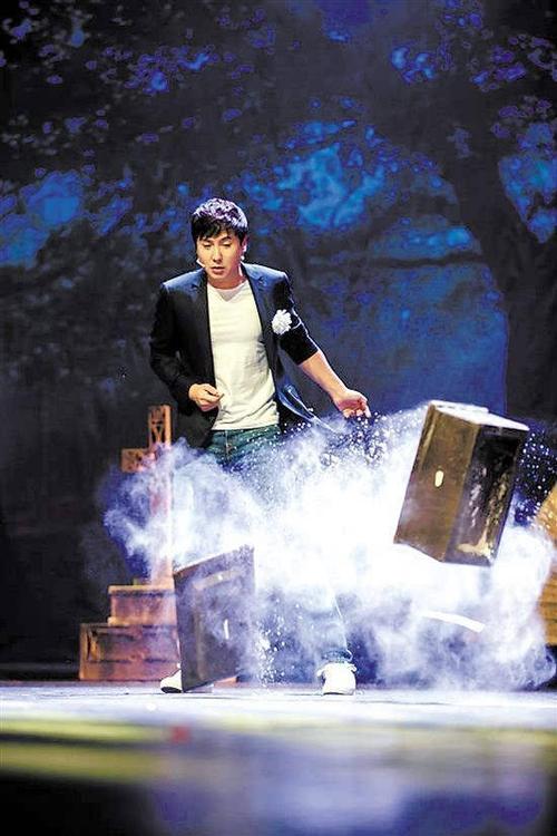 沈腾马丽回归舞台不忘本 《乌龙山伯爵》巡演历时53天