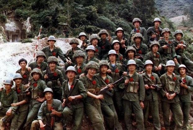 对越自卫反击战, 苏联在边境做了一件吓唬人的事, 拉着华侨去参观