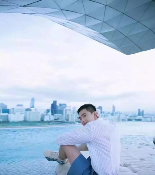 这位寸头大男孩竟然帮郭艾伦人工呼吸究竟是谁