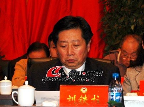 市政协副主席刘铁柱出席政协嘉峪关第七届二次会议开幕式