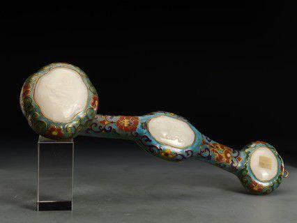 清代掐丝珐琅福嵌白玉三镶如意