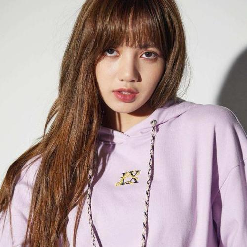 女星傲人身材选择藏起来,热巴张天爱泳衣保守,lisa泳衣欲哭无泪