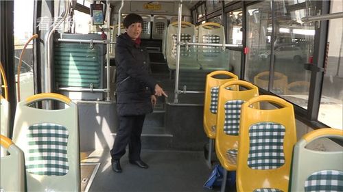 乘客遗落贵重物品 公交车售票员司机妥善保管