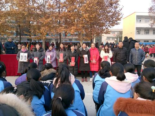 不忘初心,砥砺前行――黄台岗镇中学2019年秋期期中考试表彰大会成功