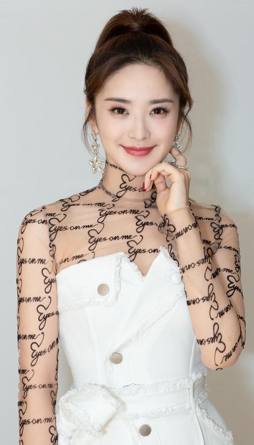 湖南卫视美女主持人刘烨
