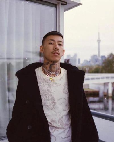 壁纸这个日本rapper有人认识吗