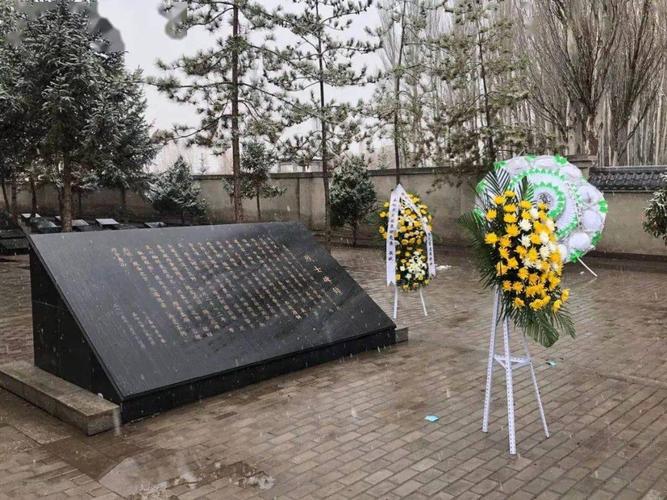 市体育局组织全局党员干部共计40余人,到庄严肃穆的嘉峪关烈士陵园