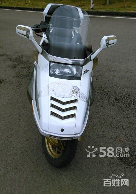 本人因换车,转让150船王踏板摩托车,手续齐全,保