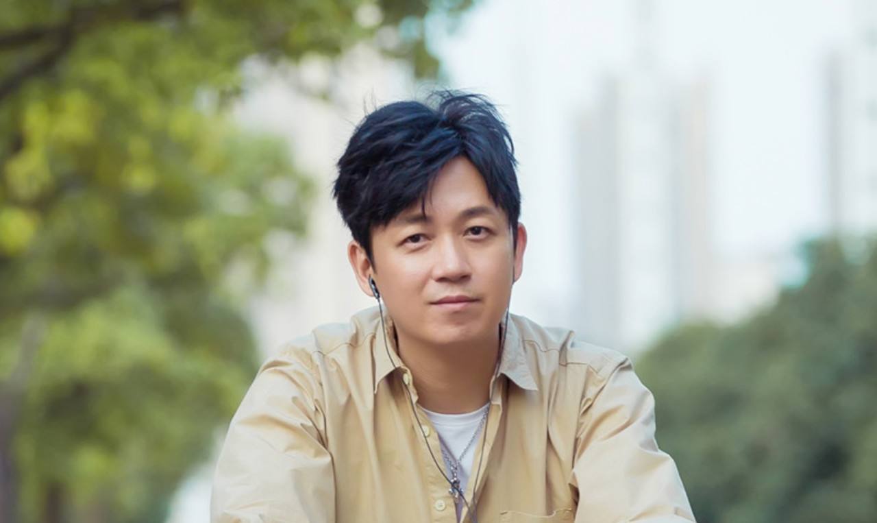 被绿,被黑,被嘲性无能,憋屈8年,46岁的潘粤明终于涅盘重生