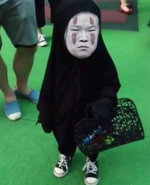 岳云鹏效仿张艺兴求变撕漫男,被助理搞怪p图,网友大赞