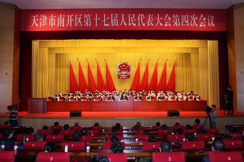 姚来英孙剑楠陈玉恒王东升在主席台就座