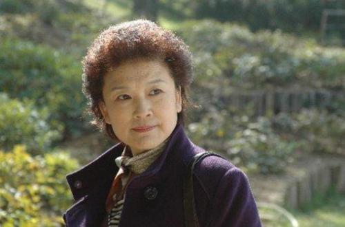 国家一级演员宋春丽,一生无子,却在61岁奶奶般的年纪当了妈妈