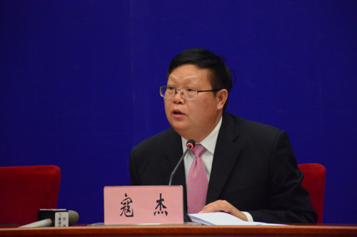 云南省商务厅副厅长寇杰回答记者提问