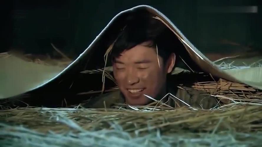 小贤挖地道挖到隔壁监狱,看到羽墨的监狱条件,大喊这