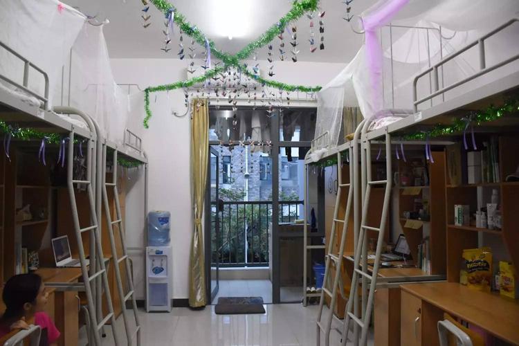 福利到!东软新生宿舍配洗衣机啦