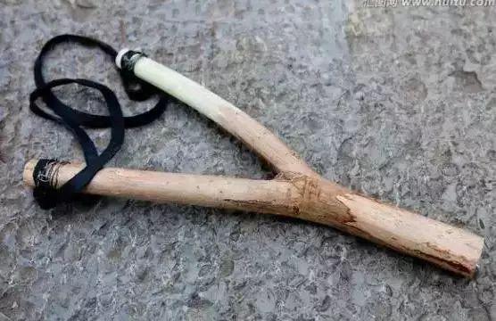 新野农村娃小时候的玩具,你玩过几个?