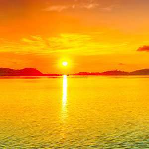 海上日出红满天