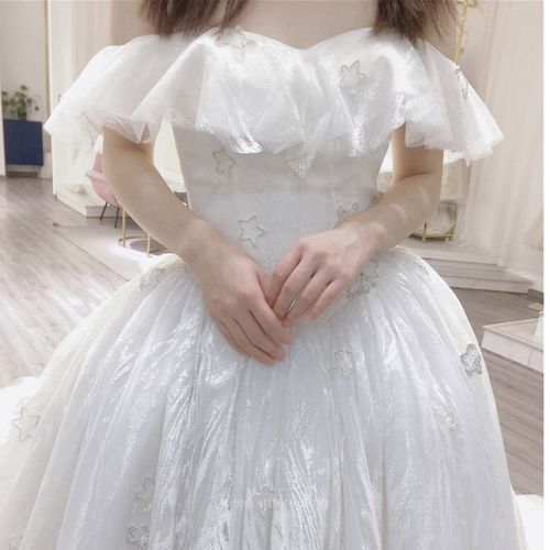 一开始担心平胸试不到好看的婚纱,结果惊呆_婚纱_平胸