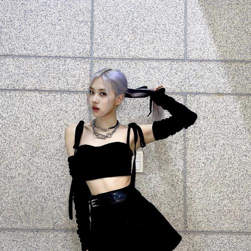 收藏破600 | 点击就看朴彩英roseのins头像帖"-".