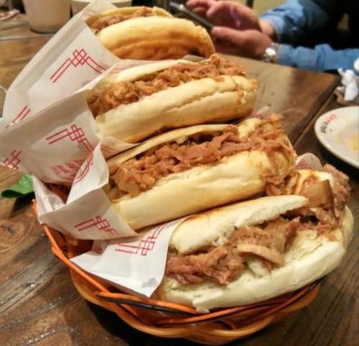 西安肉夹馍的价格和西安房地产一样涨上去就下不来了