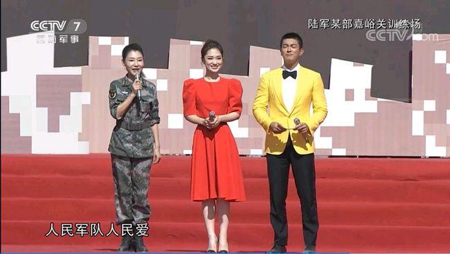 央视八一晚会主持人:蓝羽杜江美女帅哥养眼,卫晨霞低调不站c位