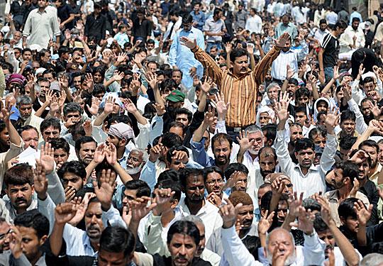 9月12日,巴基斯坦卡拉奇的什叶派穆斯林在斋月期间进行游行.