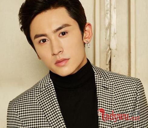 娱乐 八卦 > 正文   胡歌替身曝光是张哲瀚,在演艺圈中,几乎有些名气