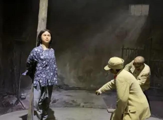 虽然贺满姑被敌人迫害致死,但是她的遗志却没有被敌人毁灭,她的儿子