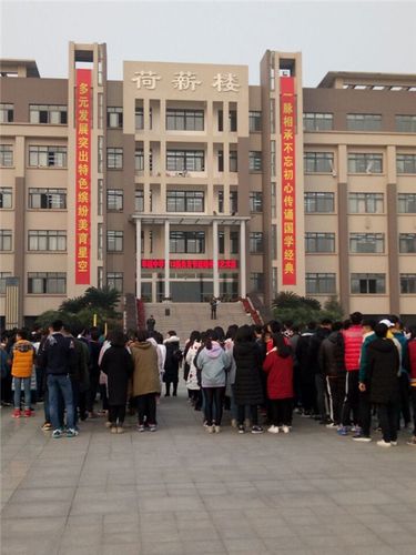 光与影的变奏 眉山车城中学举办第13届美育节摄影艺术