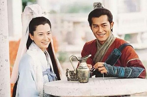 "老"的代表是由雪莉(就是古天乐版《神雕侠侣》里的李莫愁的扮演者)