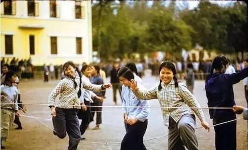 生活在五六十年代幸福真是实实在在
