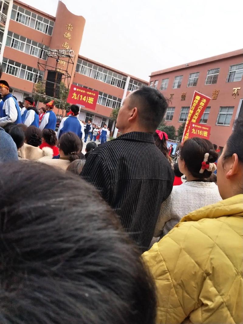 唐河城关一初中百日誓师大会