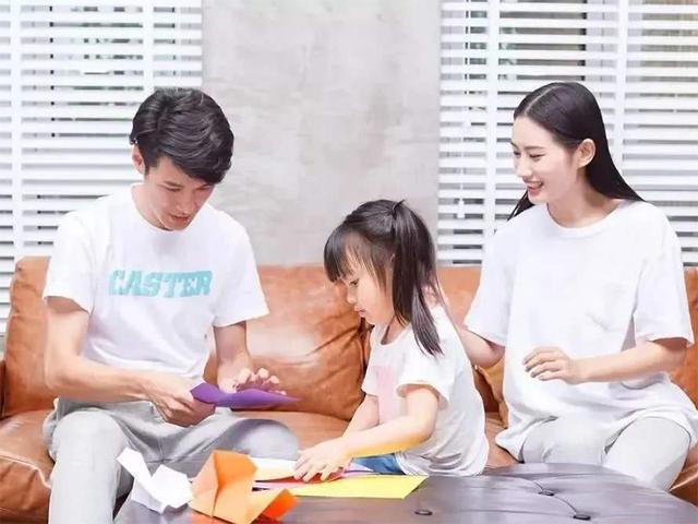 父母多陪孩子进行亲子游戏能完善孩子大脑发育