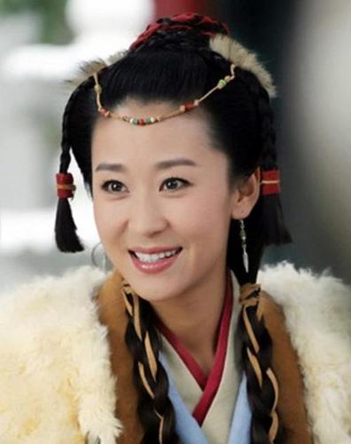 凭"穆桂英"走红的苗圃,嫁大19岁的富豪,生孩子还被奖私人飞机