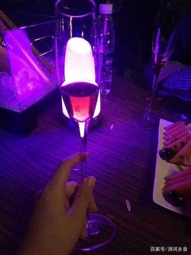 散文诗《和月亮一起喝醉》