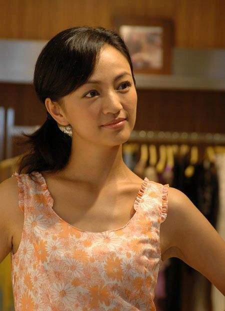 这么多资源,离不开罗海琼背后的男人——费麒.