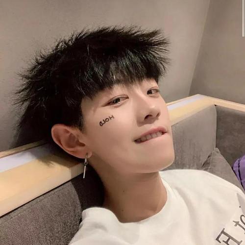 男生头像:人因欲望而真实,因情绪而鲜活_网易订阅