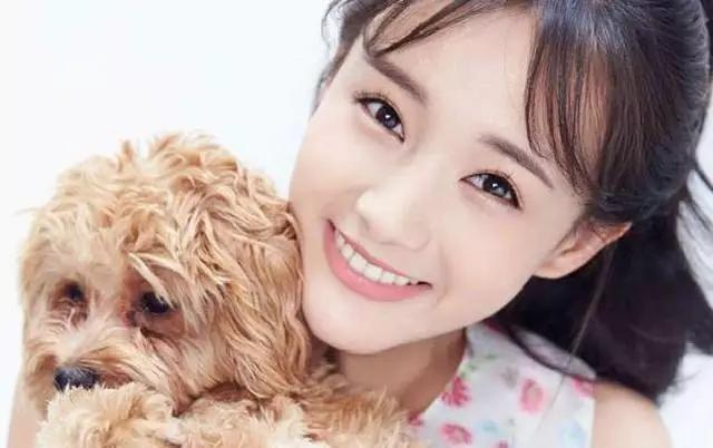 最美黄蓉李一桐获年度新人奖,网友:一颦一笑都美到摄人心魄!