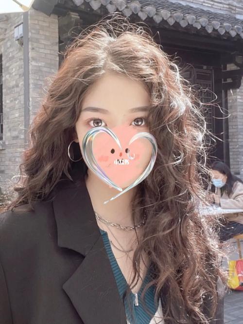 头发服贴不能错过的法式烫发 显脸小发型 圆脸发型 蛋蛋卷 中短发烫发