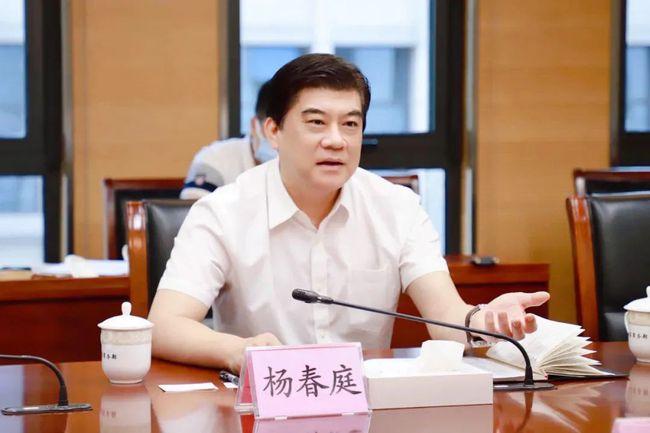 自治区商务厅党组书记,厅长杨春庭
