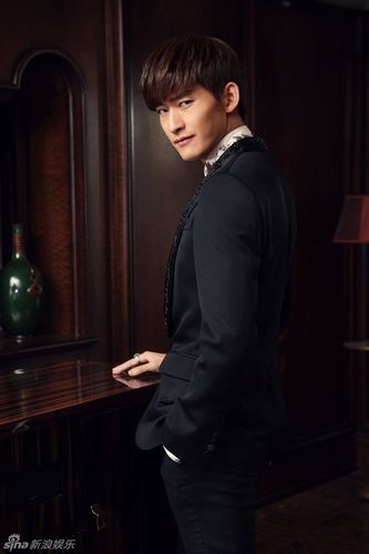 组图:张翰五年蜕变史 从问题学生到霸道总裁