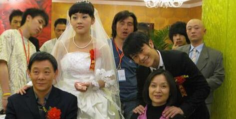 但是看了照片之后马上就想起来了,是跟海青一起演过《媳妇的美好时代